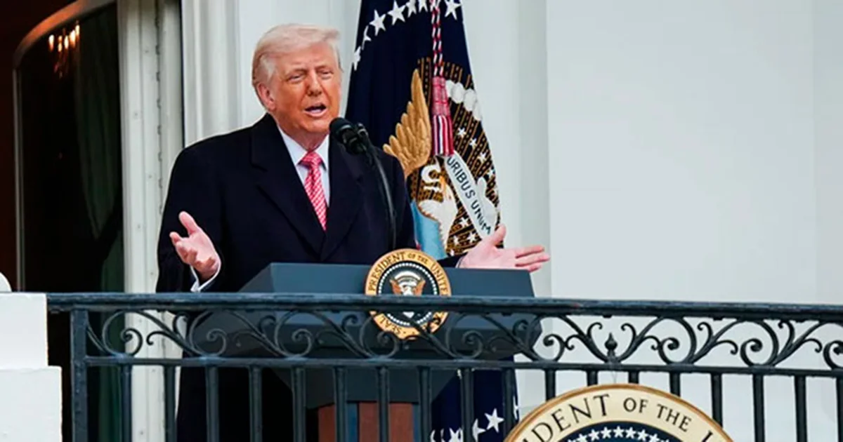 El Presidente dijo que el estrecho de Ormuz se abrirá 'automáticamente' tras la salida de Estados Unidos