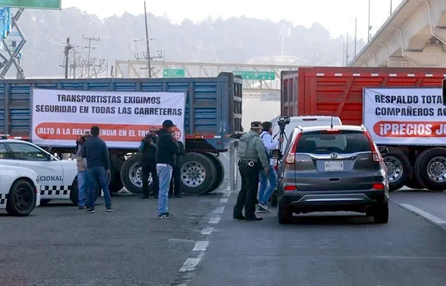 El robo de una unidad de camión de carga terminó por detonar el previsto bloqueo nacional de transportistas