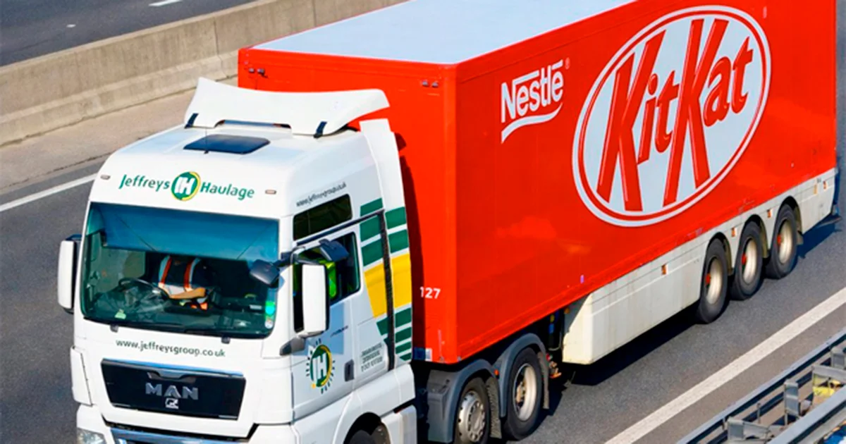 KitKat pide ayuda para localizar toneladas de chocolate robado; no es broma del Día de los Inocentes y hasta crea rastreadores
