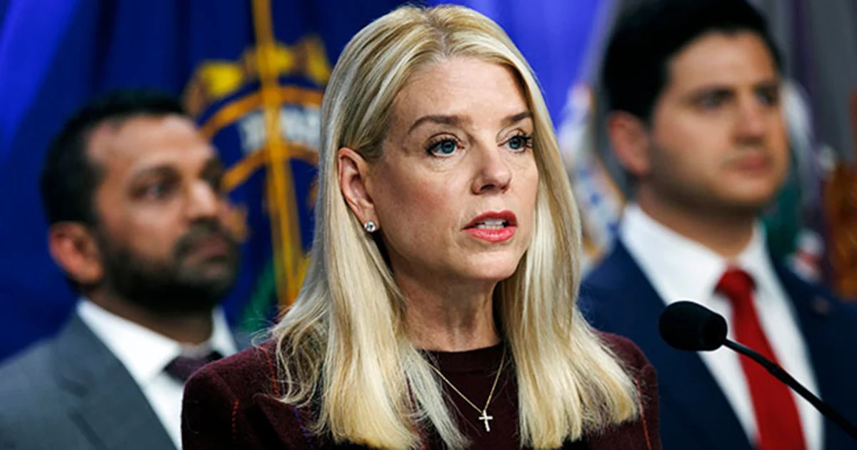 Trump destituye a Pam Bondi como fiscal general; nombra interino a Todd Blanche
