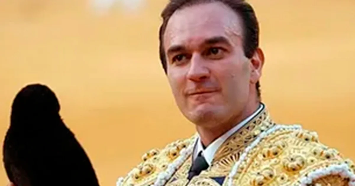 El toro estaba siendo curado y reaccionó de forma repentina contra Ortiz, quien realizaba labores de manejo en los corrales.