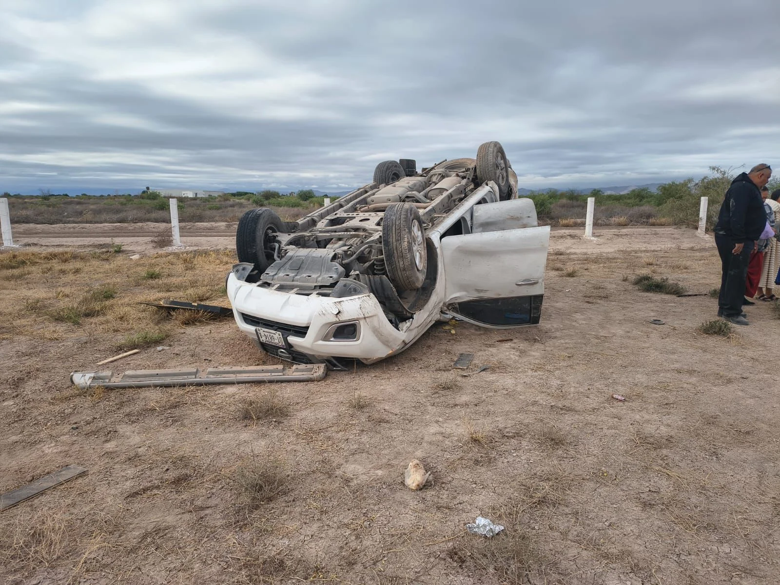 Familia de cuatro integrantes resulta lesionada tras volcadura de su camioneta en el Libramiento Norte de Matamoros, Coahuila.