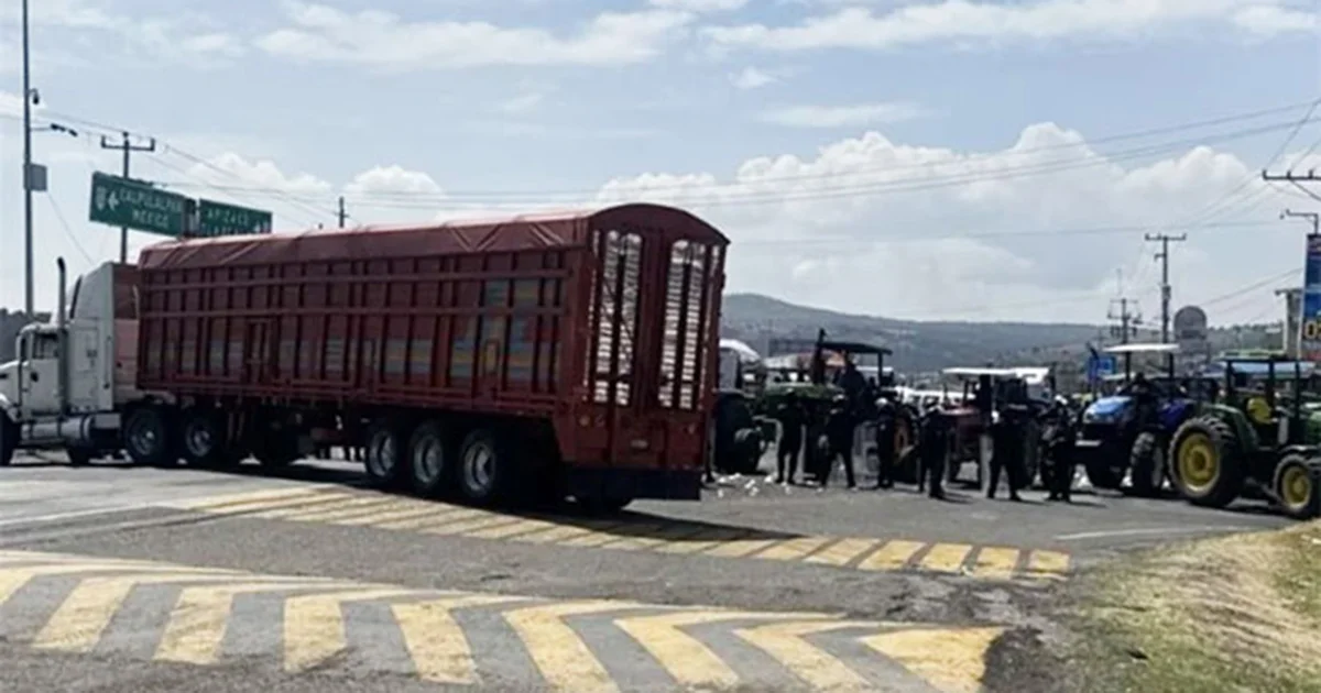 Segob reporta bloqueos de transportistas y agricultores en al menos 11 estados