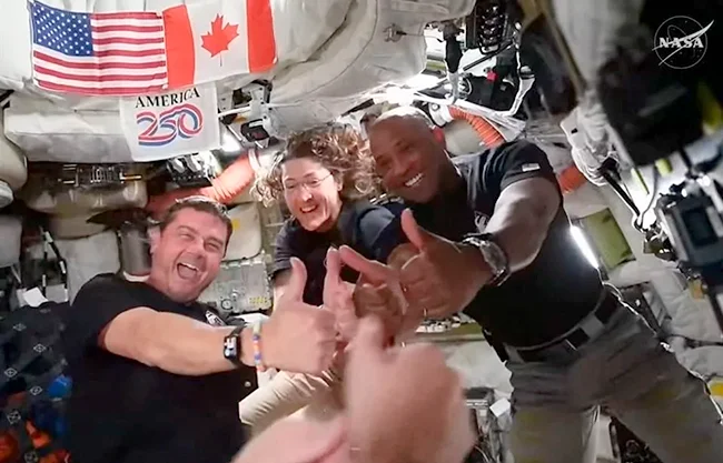 El Presidente de Estados Unidos, Donald Trump, hizo una llamada a los cuatro astronautas de la misión Artemis II que hoy se convirtieron en las personas en viajar a más distancia lejos de la Tierra
