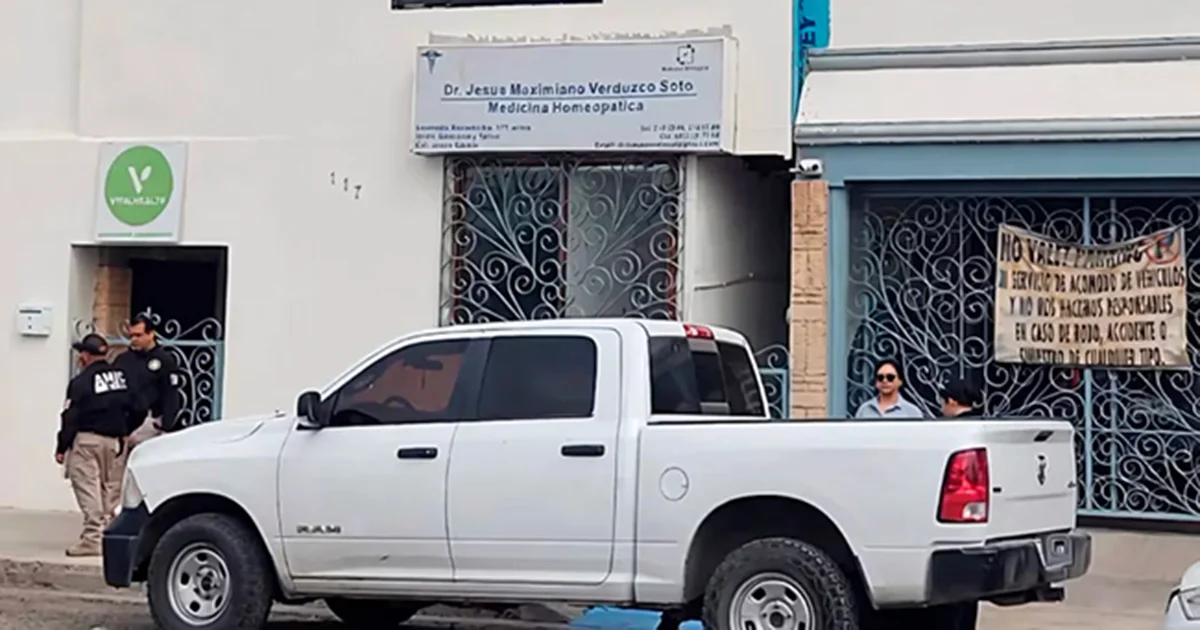 Kershenobich ve posible contaminación bacteriana en sueros tras 7 muertes en Sonora