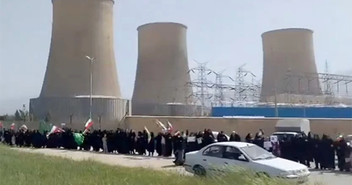 Personas formaron cadenas humanas ante centrales eléctricas y puentes en distintas ciudades de Irán, tras las amenazas de Trump