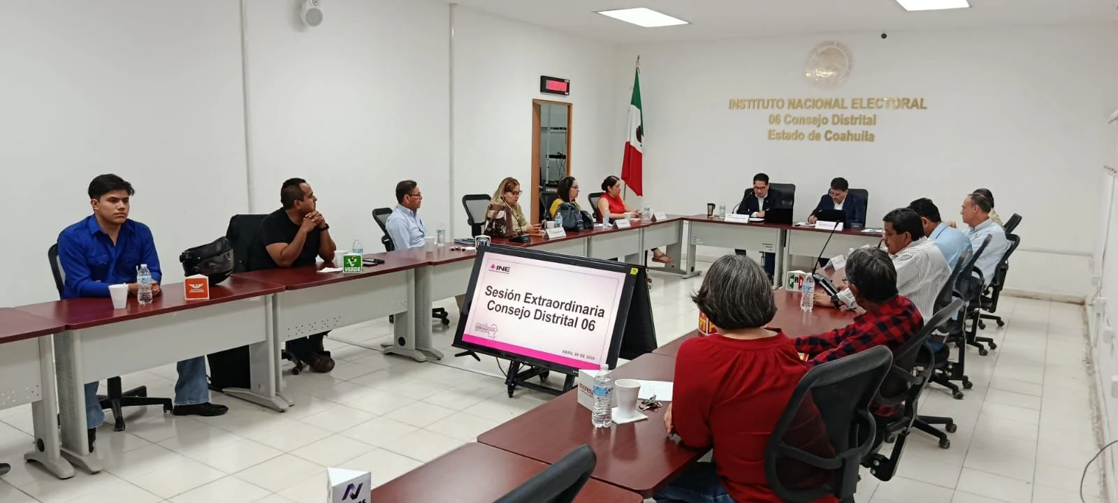 El INE Coahuila avanza en la capacitación de más de 34 mil ciudadanos seleccionados para operar las mesas de casilla en las elecciones locales del 7 de junio.