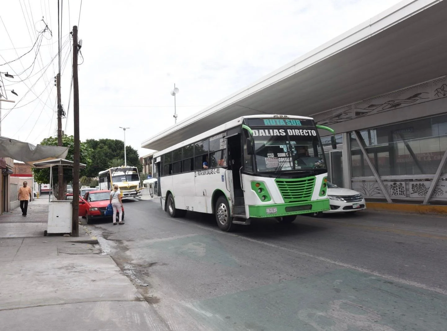Gobierno de Coahuila evalúa implementar rutas de transporte público gratuito en Torreón, siguiendo el modelo exitoso de Saltillo.