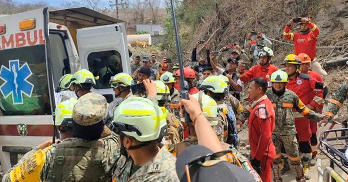 El minero Francisco Zapata Nájera fue rescatado con vida tras 14 días de trabajos ininterrumpidos en la mina Santa Fe, en El Rosario, Sinaloa.