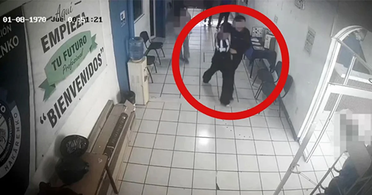 El adolescente mató a dos maestras; sus compañeros lo redujeron antes de que llegara la policía.