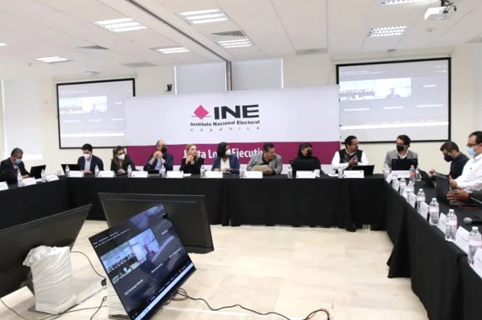 INE impide participación de dos aspirantes a cargos electorales