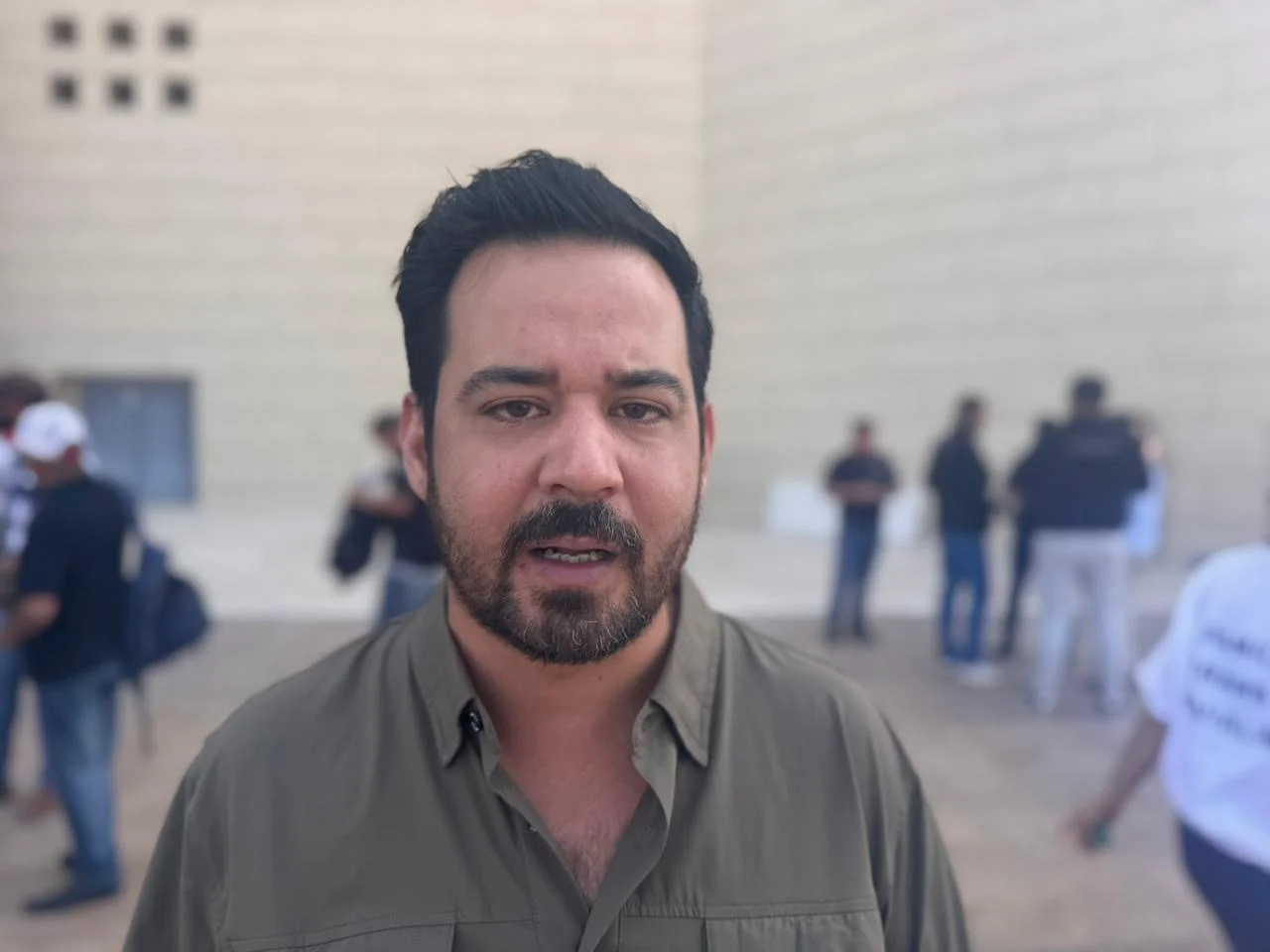Basura y vehículos abandonados lideran las quejas ciudadanas en Torreón. Autoridades buscan concientizar para evitar sanciones.