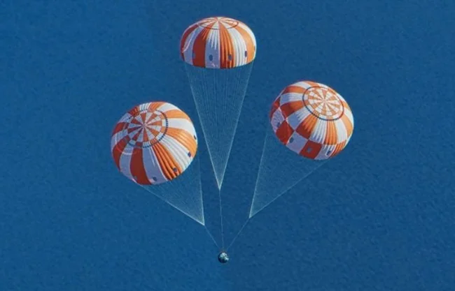 Artemis II regresa a casa: amerizaje impecable tras histórica órbita lunar