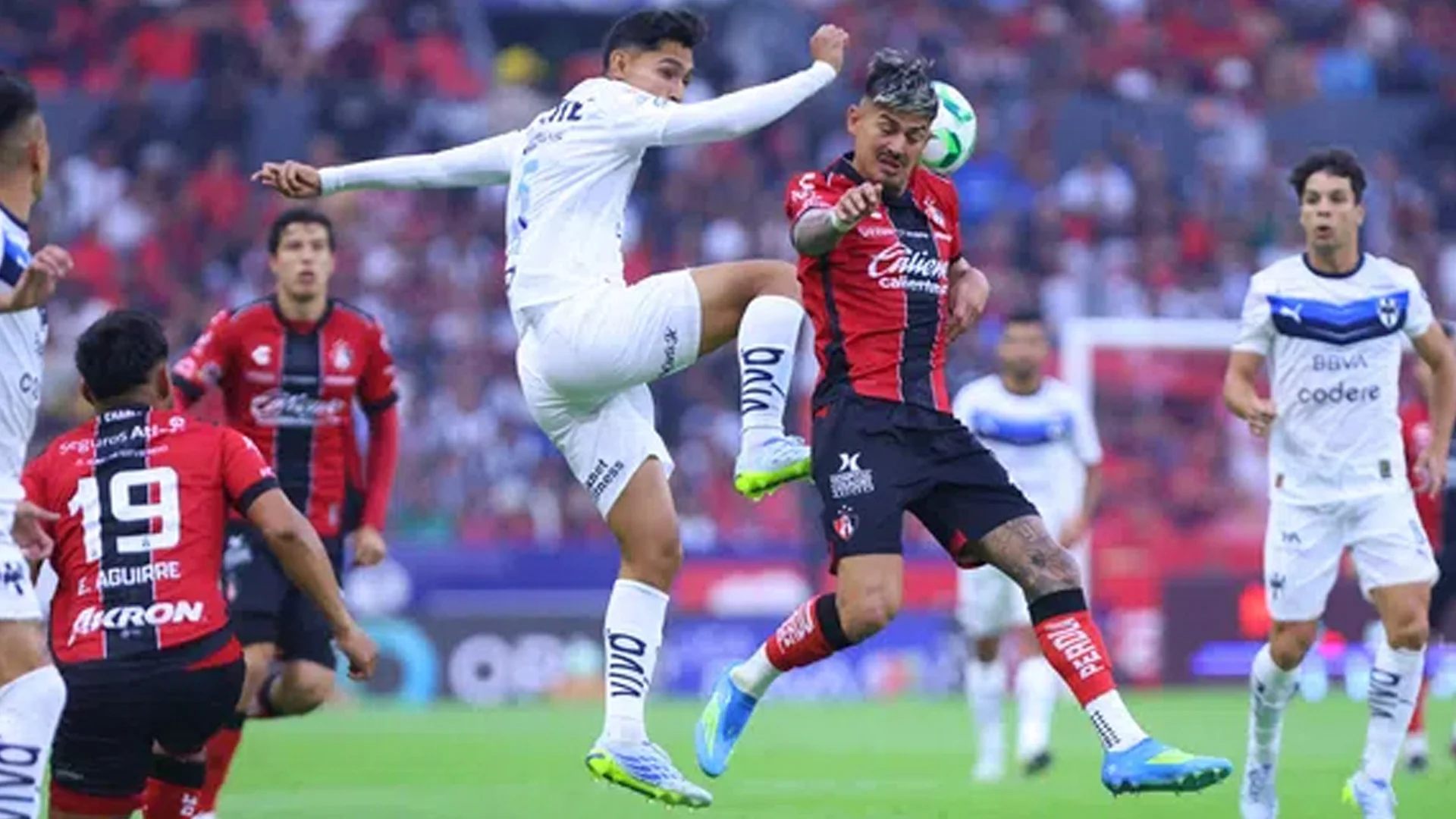 ¡Mucho ruido y pocas nueces! Atlas y Rayados firman empate de infarto en el Jalisco