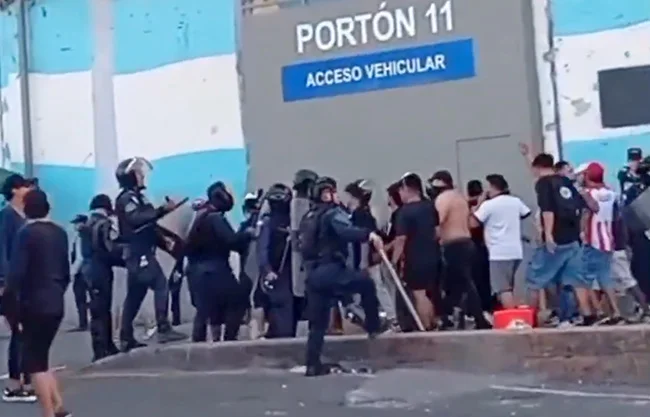 Enfrentamiento entre barras del Motagua y Olimpia de Honduras deja tres lesionados
