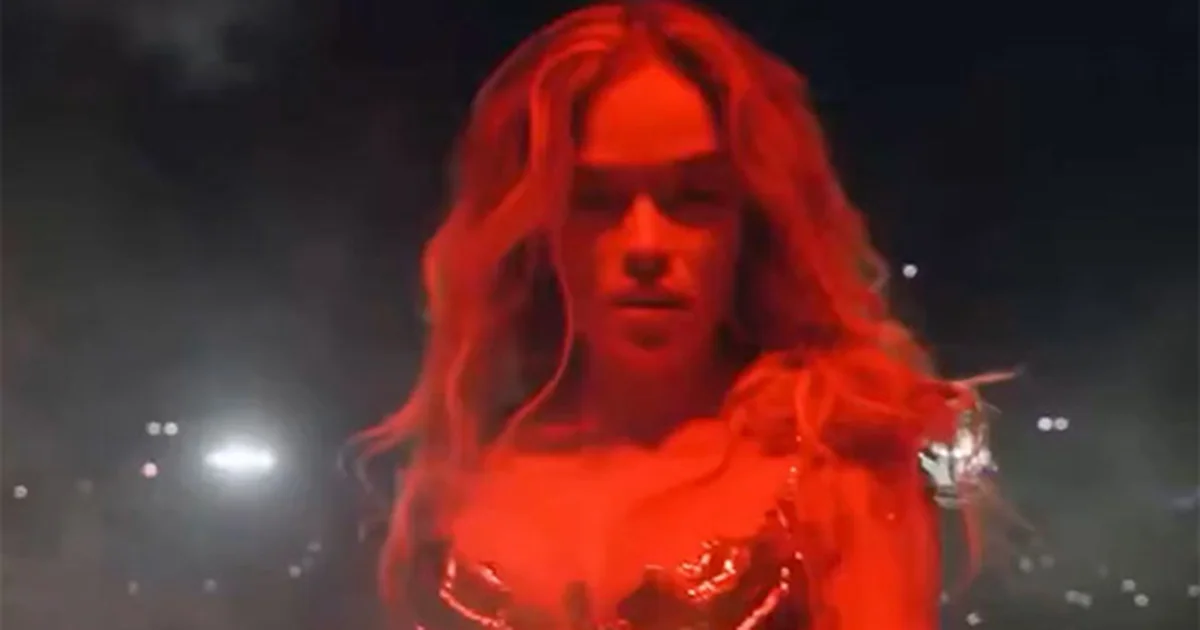 Karol G reivindica a la comunidad latina en un histórico Coachella