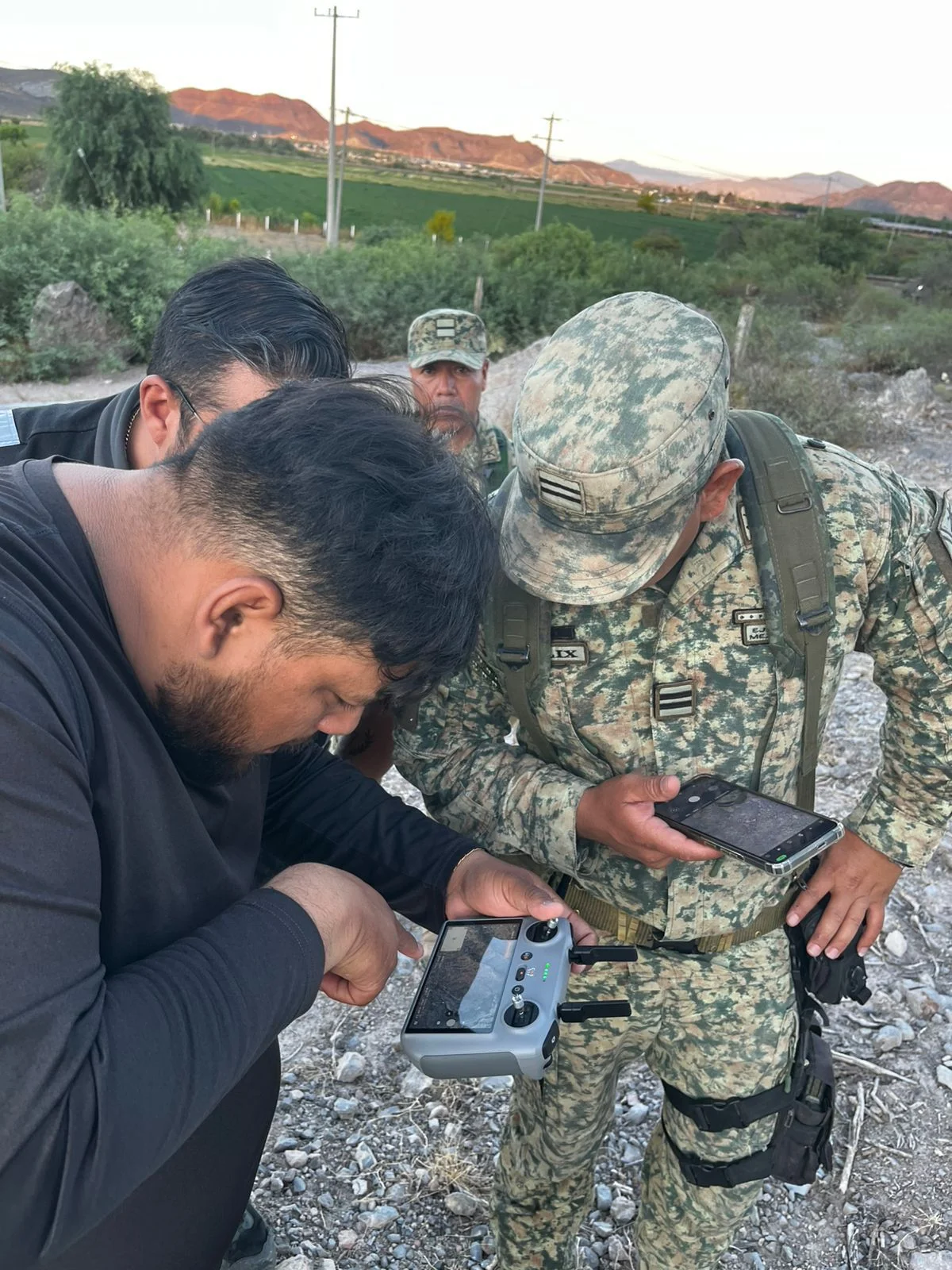 Rescataron con vida a senderista tras 13 horas de intensa búsqueda en el cerro de La Ballena, en Durango. Operativo conjunto logró su localización.