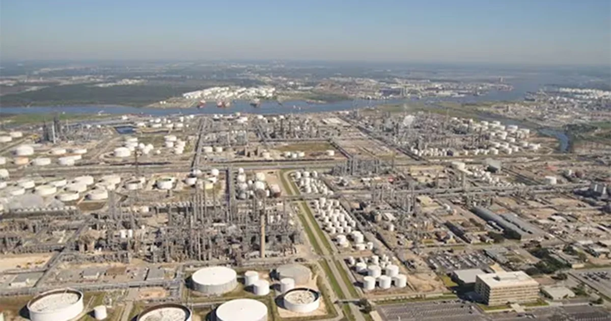 Pemex informó que ya contuvo derrame de diesel en Deer Park y detalló que incidente ocurrió tras 'interacción' entre dos barcos privados