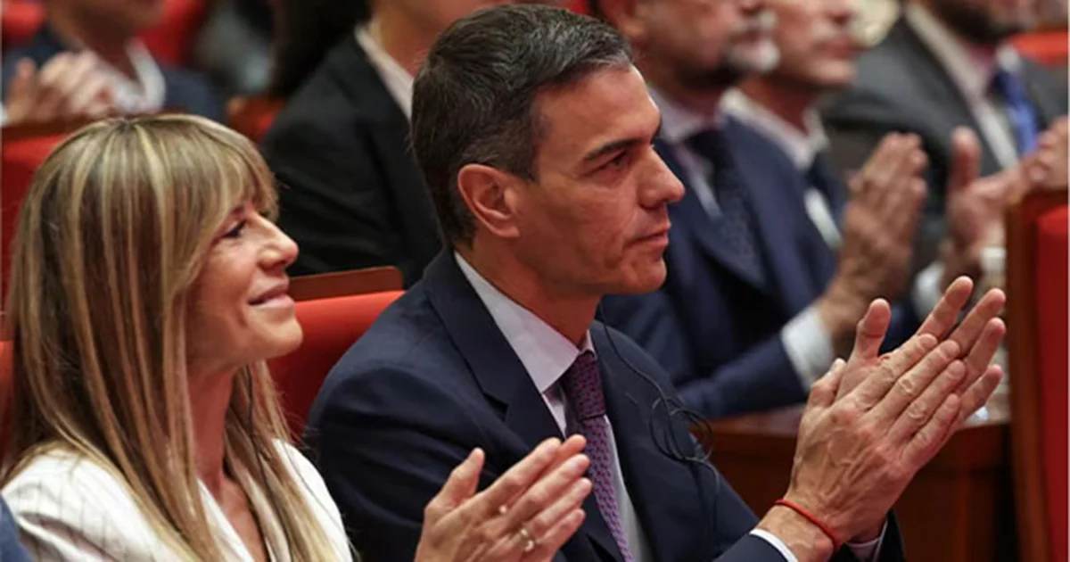 El juez proceso también a la asistente de Gómez, Cristina Álvarez, a quién se le atribuyen los mismos delitos.