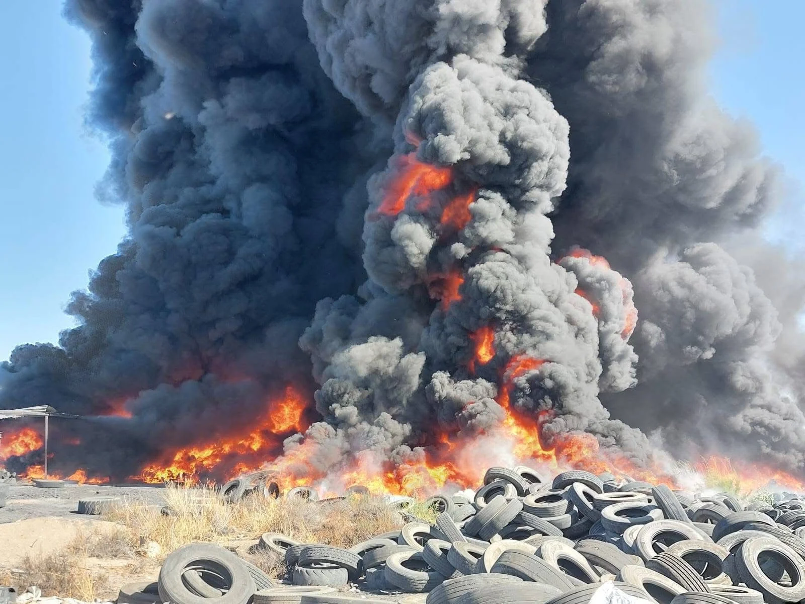 Incendio en ejido Manila moviliza a bomberos de Gómez Palacio