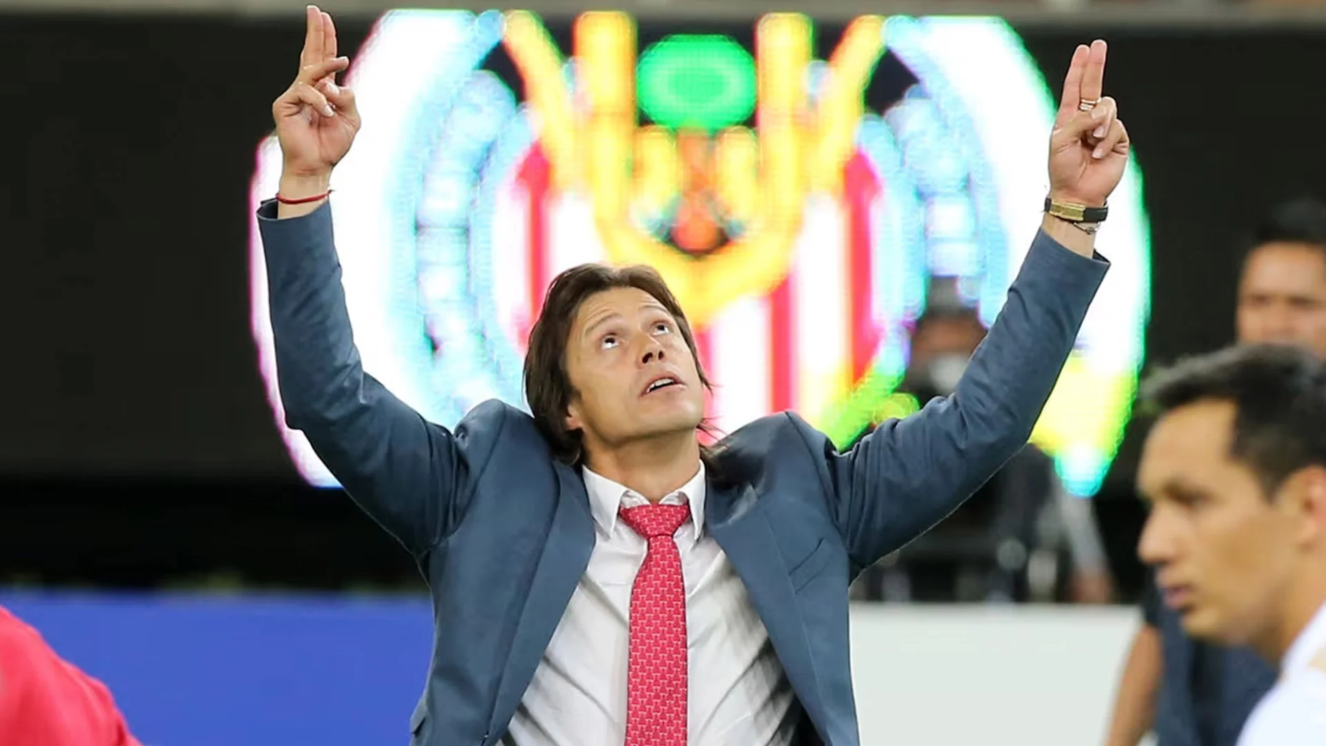 “El Pastor” sigue de cerca la actualidad del Rebaño y avala el proyecto de Milito en Chivas
