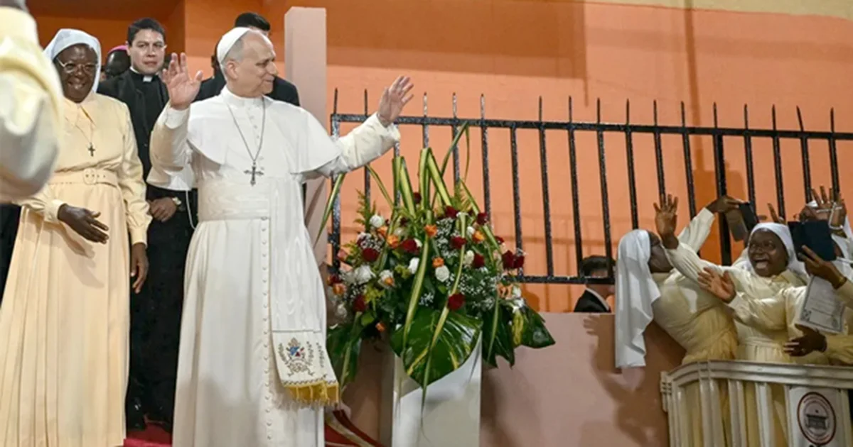 Hoy mismo reiteró este mensaje a los religiosos y fieles que llenaron la catedral de San José: ¡Trabajemos juntos por la paz!.