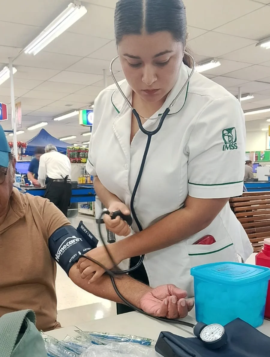IMSS en Coahuila detecta más de 8 mil nuevos casos de hipertensión al año. La presión arterial elevada es una enfermedad silenciosa que requiere monitoreo constante para prevenir daños severos a la salud.