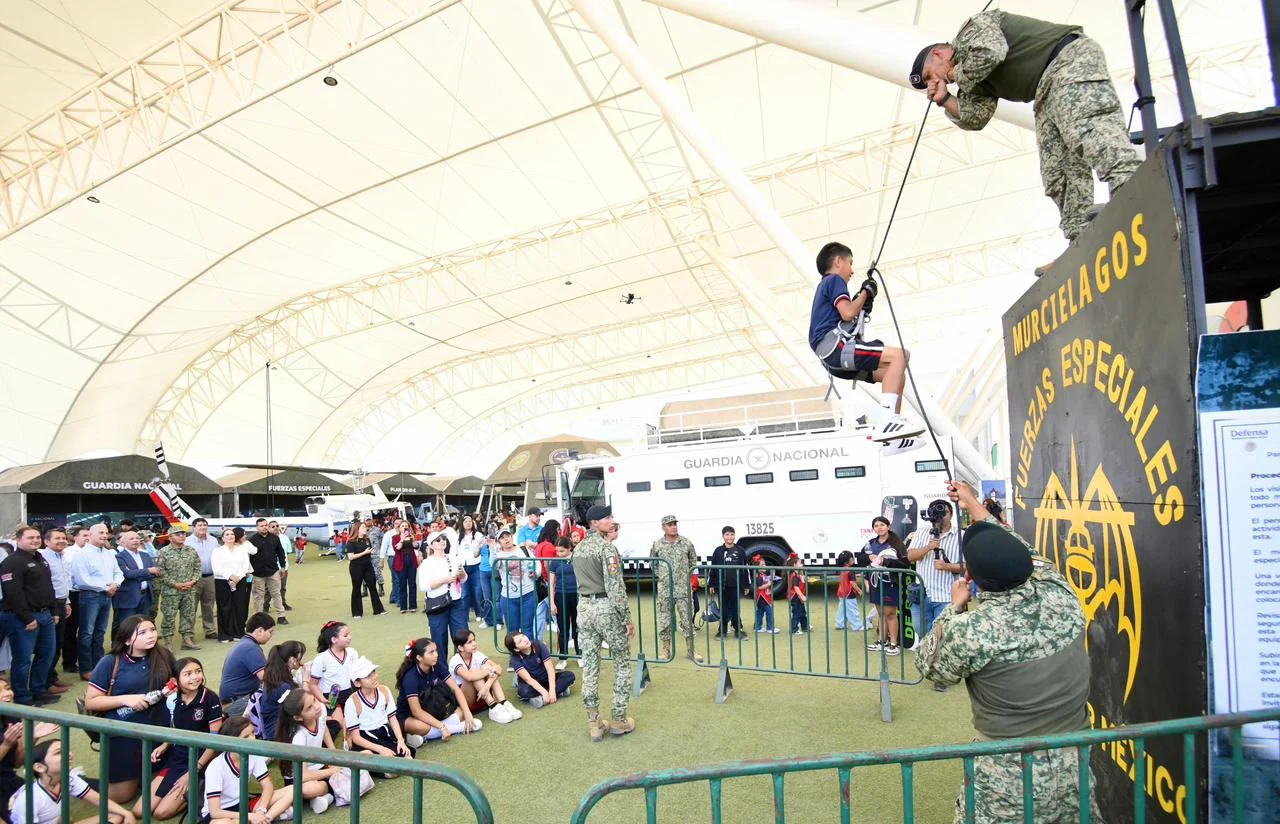 Exposición militar en Torreón supera 143 mil visitantes, destacando la participación estudiantil en recorridos interactivos con el Ejército y Fuerza Aérea.