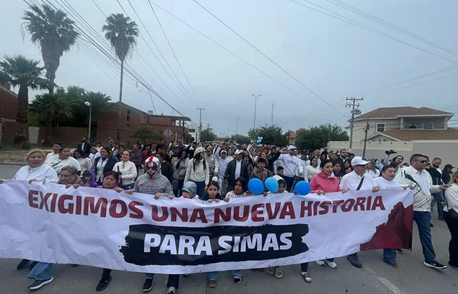 Vecinos y autoridades marchan exigiendo agua limpia y solución definitiva a la crisis del servicio que afecta a toda la ciudad