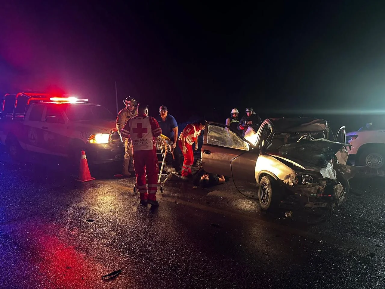 Accidente vial en Lerdo, Durango, deja tres heridos, incluido un menor, tras impacto con un caballo en la carretera.
