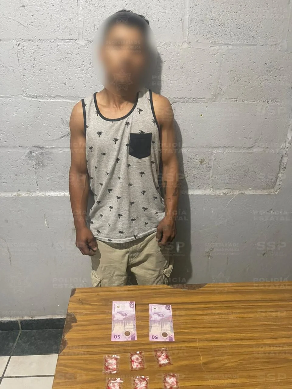 Policía Estatal asegura cuatro presuntos narcomenudistas y dosis de cristal en Lerdo, Durango, durante patrullajes nocturnos.
