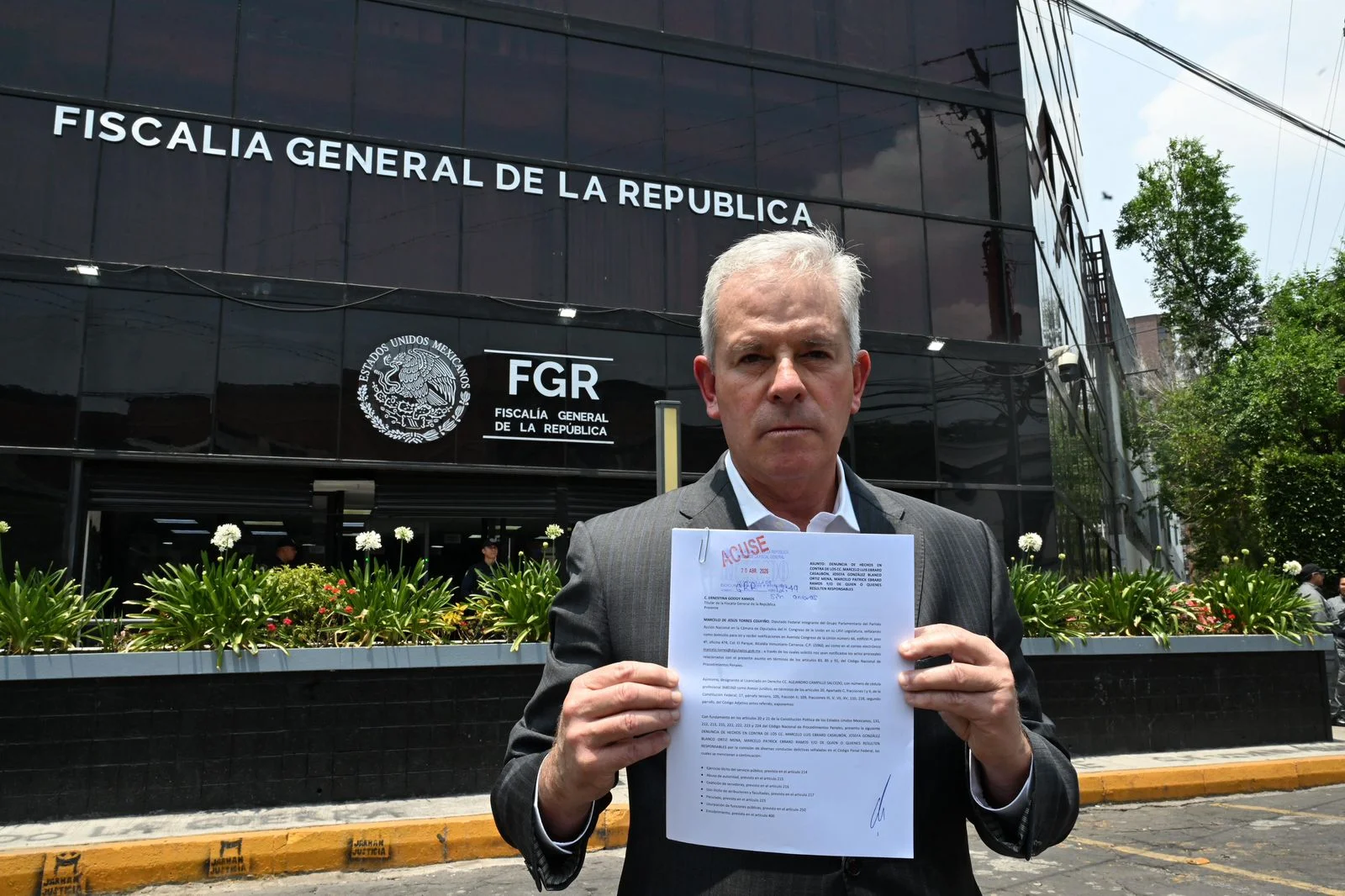 Marcelo Torres Cofiño denuncia posible uso de recursos públicos para fines personales en Embajada de México en Reino Unido