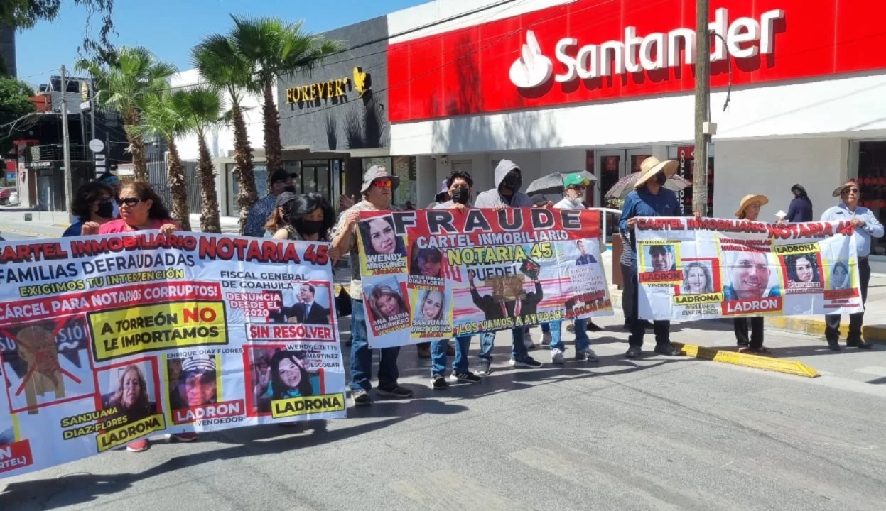 Afectados por el "Cártel Inmobiliario" protestan en Saltillo, exigen justicia y recuperación de su patrimonio tras presunto fraude masivo.