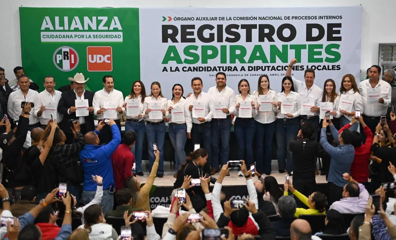 Aspirantes del PRI en Torreón registran sus candidaturas para diputaciones locales en Coahuila, en un proceso supervisado por el órgano nacional del partido.