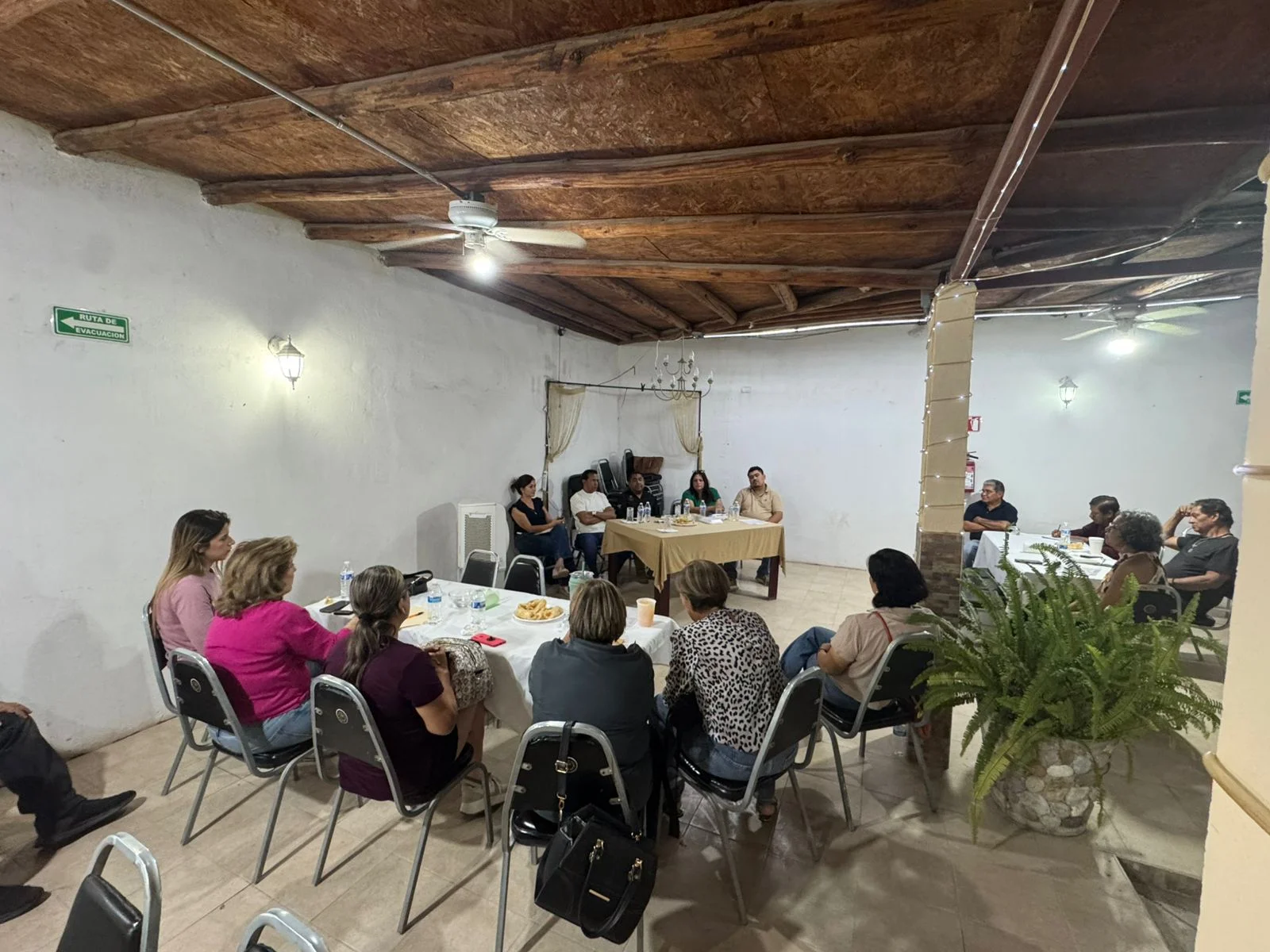 Quintas de Torreón y Protección Civil revisan protocolos de seguridad para eventos sociales, con el fin de prevenir riesgos y garantizar celebraciones seguras.