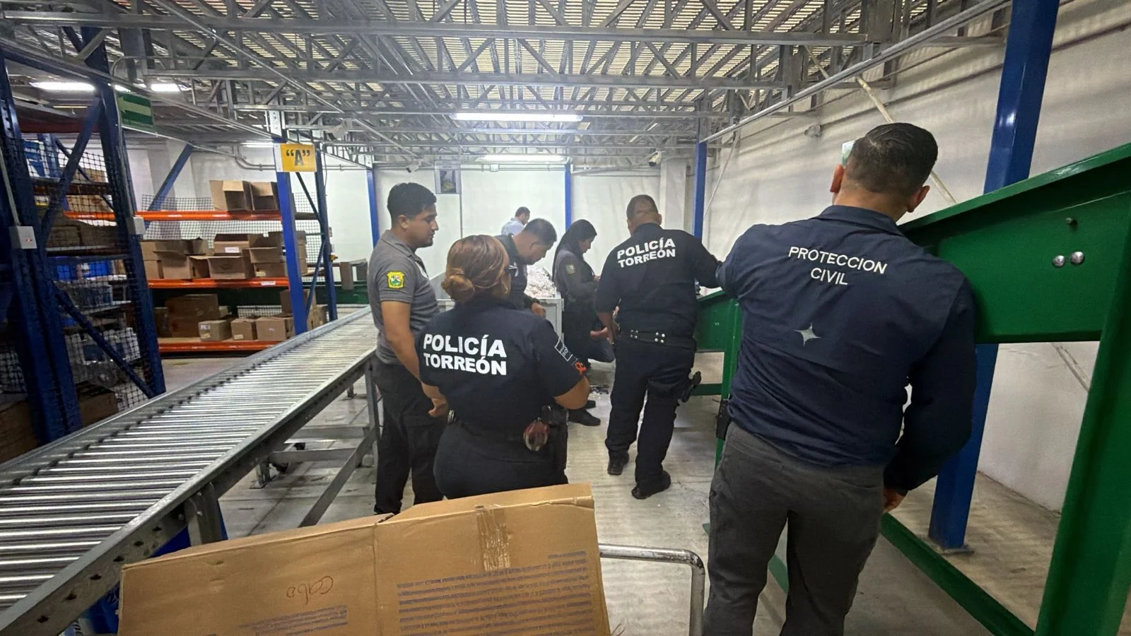 Clausuran farmacéutica en Torreón tras grave accidente laboral donde un trabajador resultó lesionado por maquinaria.