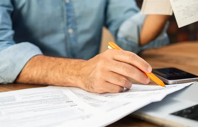 Fallas en CLABE, facturas o datos fiscales pueden retrasar hasta 40 días la devolución del SAT.