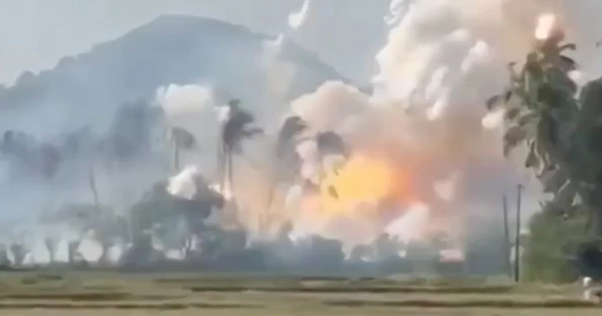 VIDEO: Explosión en fábrica de fuegos artificiales en la India deja 13 personas sin vida