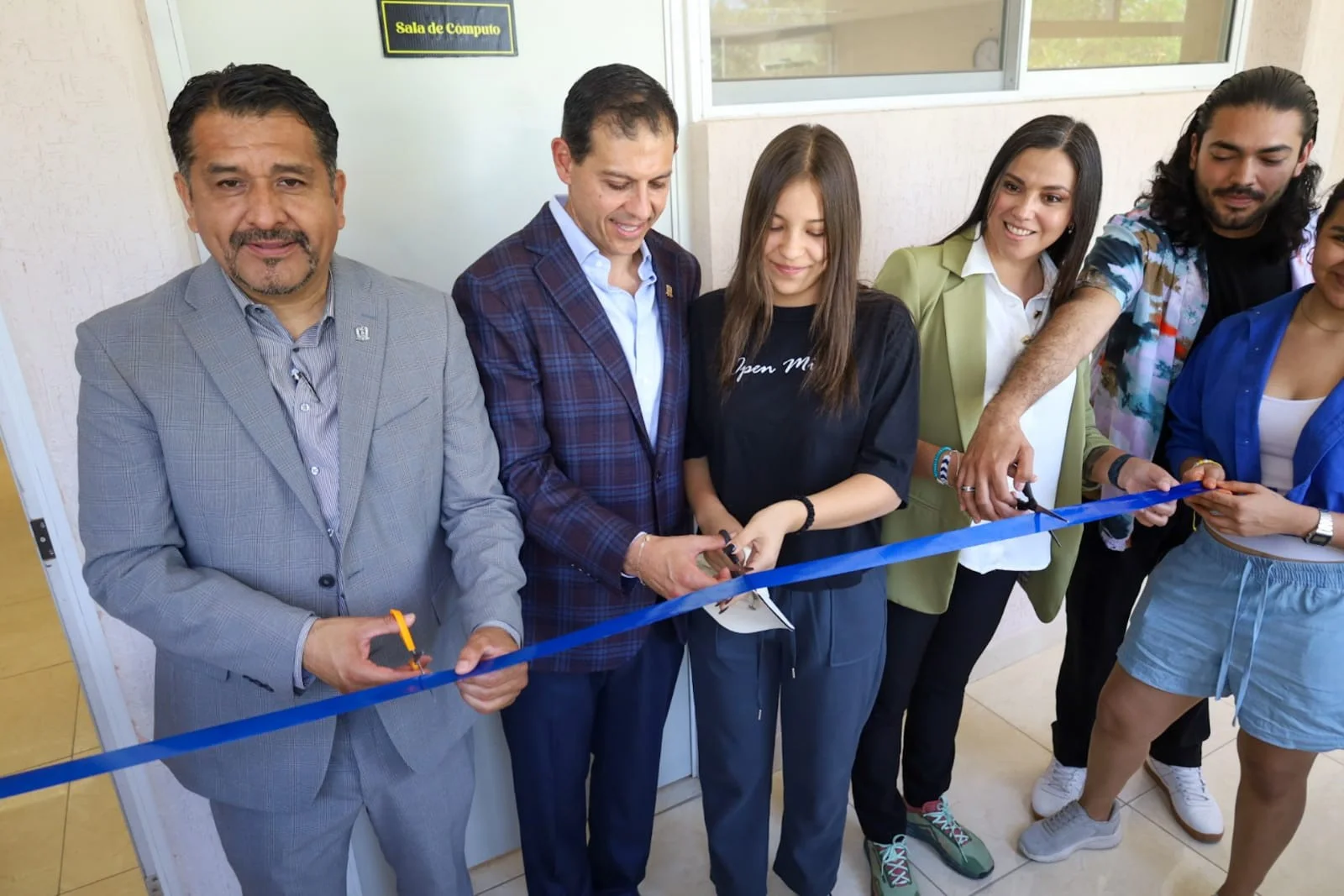 UAdeC inaugura Aula Polivalente y Centro de Cómputo en Unidad Laguna, nuevos espacios para impulsar la formación académica y cultural de sus estudiantes.