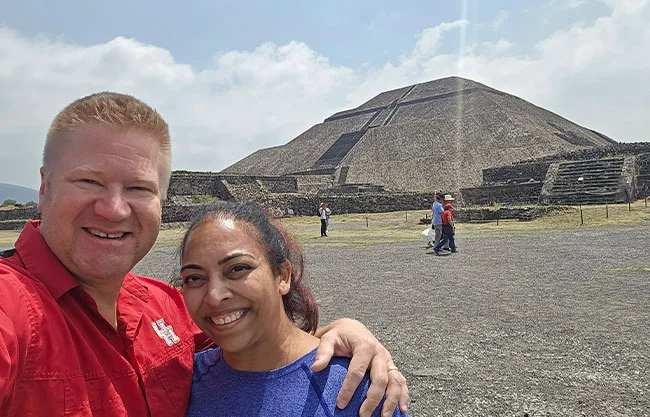 Andy Roseborrough y su esposa, la Dra. Jyothi Lagisetty, controlaron la hemorragia de un niño de 6 años tras el ataque en la zona turística.