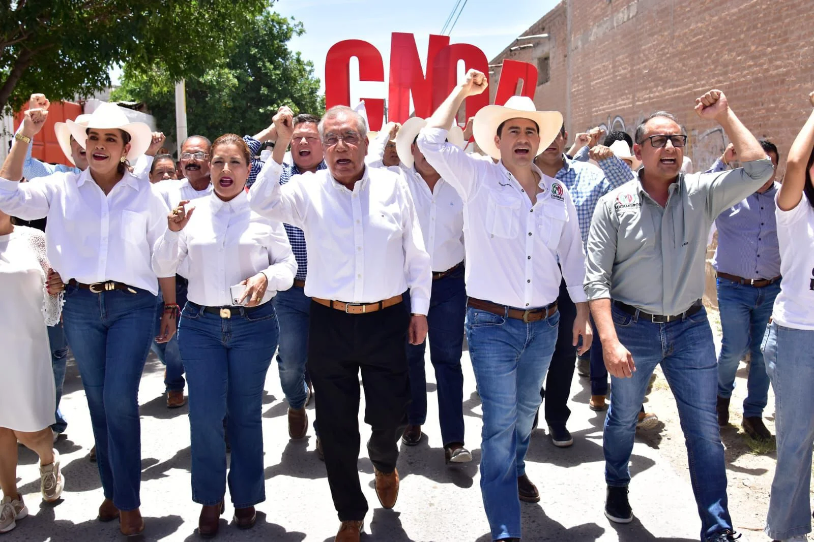 Sol María Luna se registra como candidata a diputada local por el PRI en el Distrito 07 de Coahuila.