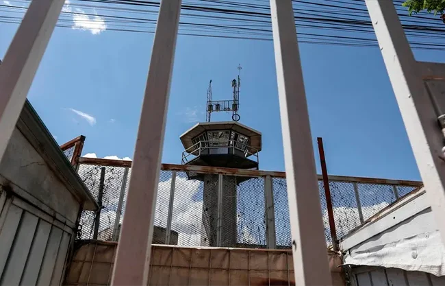 De aprobarse el proyecto, el tribunal correspondiente deberá recalcular la pena, la cual originalmente oscila entre los 15 y 30 años de prisión