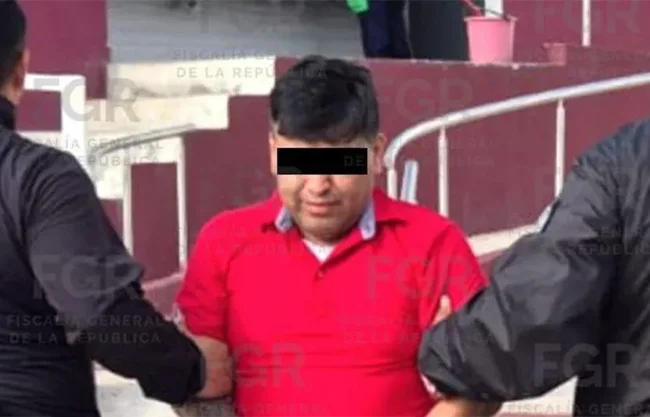 De acuerdo con las investigaciones federales, Pluma Zamora encabezó una red de explotación que se extendió desde 2017 hasta julio de 2024