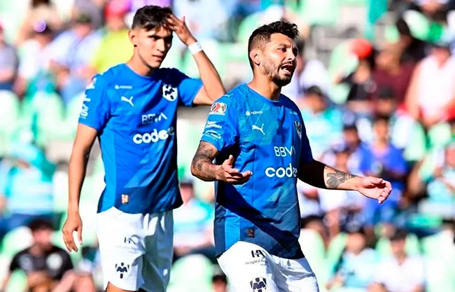 Sin En su último juego del Clausura 2026, Rayados fue goleado 3-0 por el sotanero Santos Laguna, que solamente había ganado dos juegos en el torneo