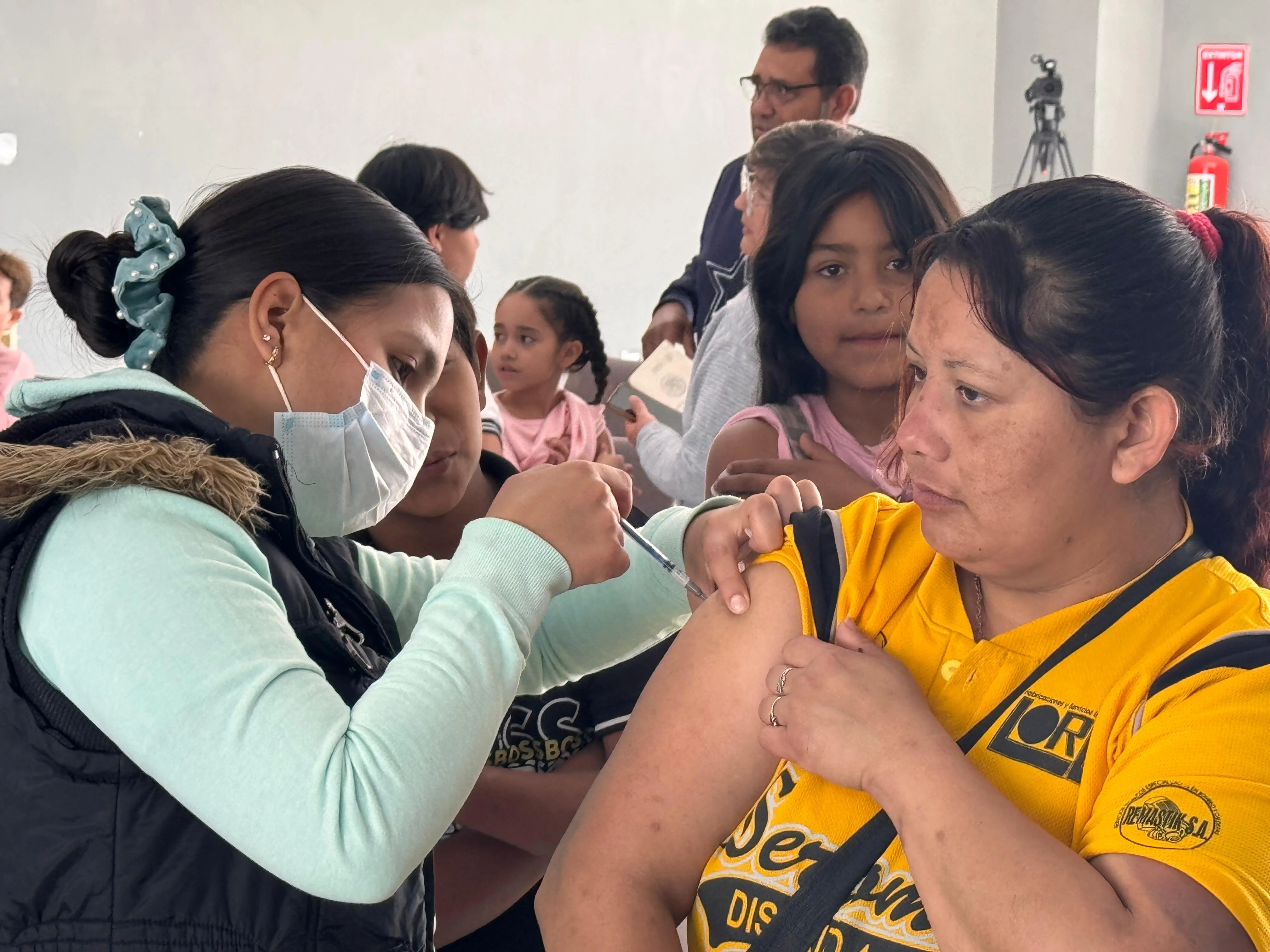 Módulos de vacunación en La Perla, Mercado Alianza y más puntos. Jornada hasta el 2 de mayo para completar esquemas.