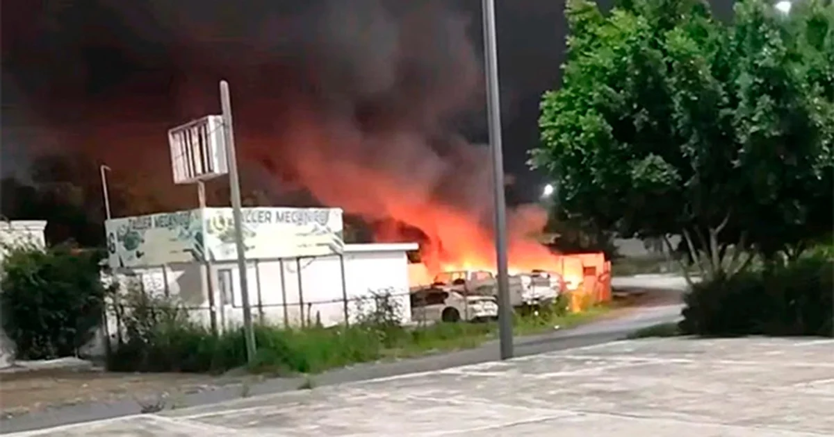 Disturbios se registraron la madrugada tras un operativo de seguridad; autoridades mantienen despliegue coordinado para recuperar control de la zona
