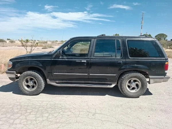 Detenido en Lerdo por placas irregulares en auto Ford Explorer. Consulta en Plataforma México reveló su procedencia nacional.