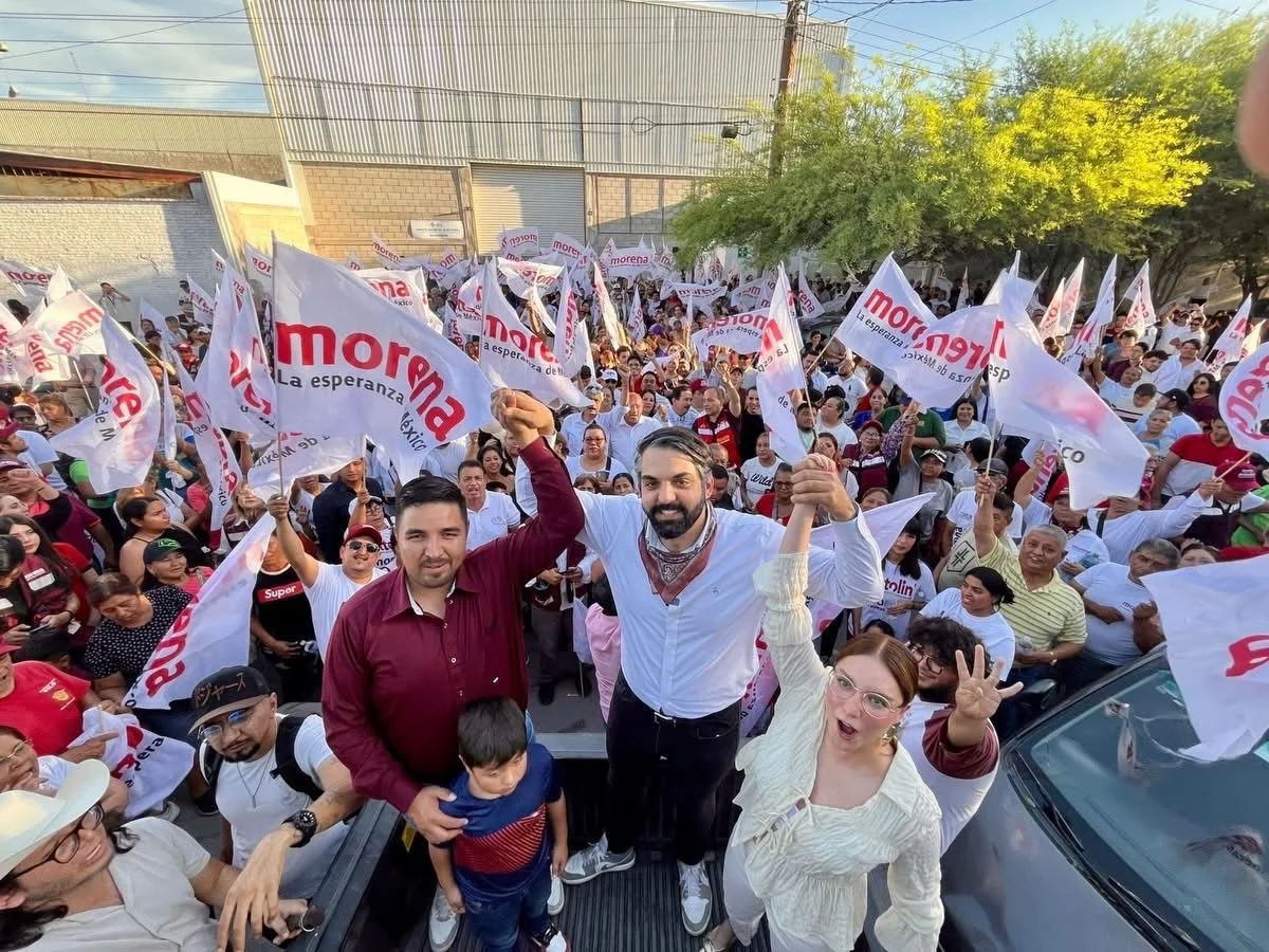 Antonio Attolini formaliza su registro por el Distrito 9 en Torreón