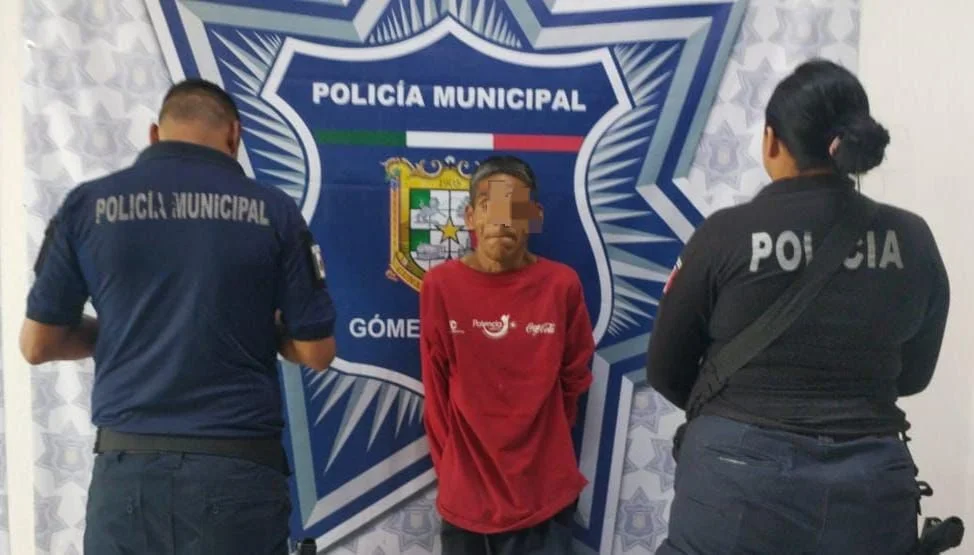 Hombre detenido en Gómez Palacio por presunto acoso sexual en clínica del IMSS; fue señalado por grabar a mujer en baños.