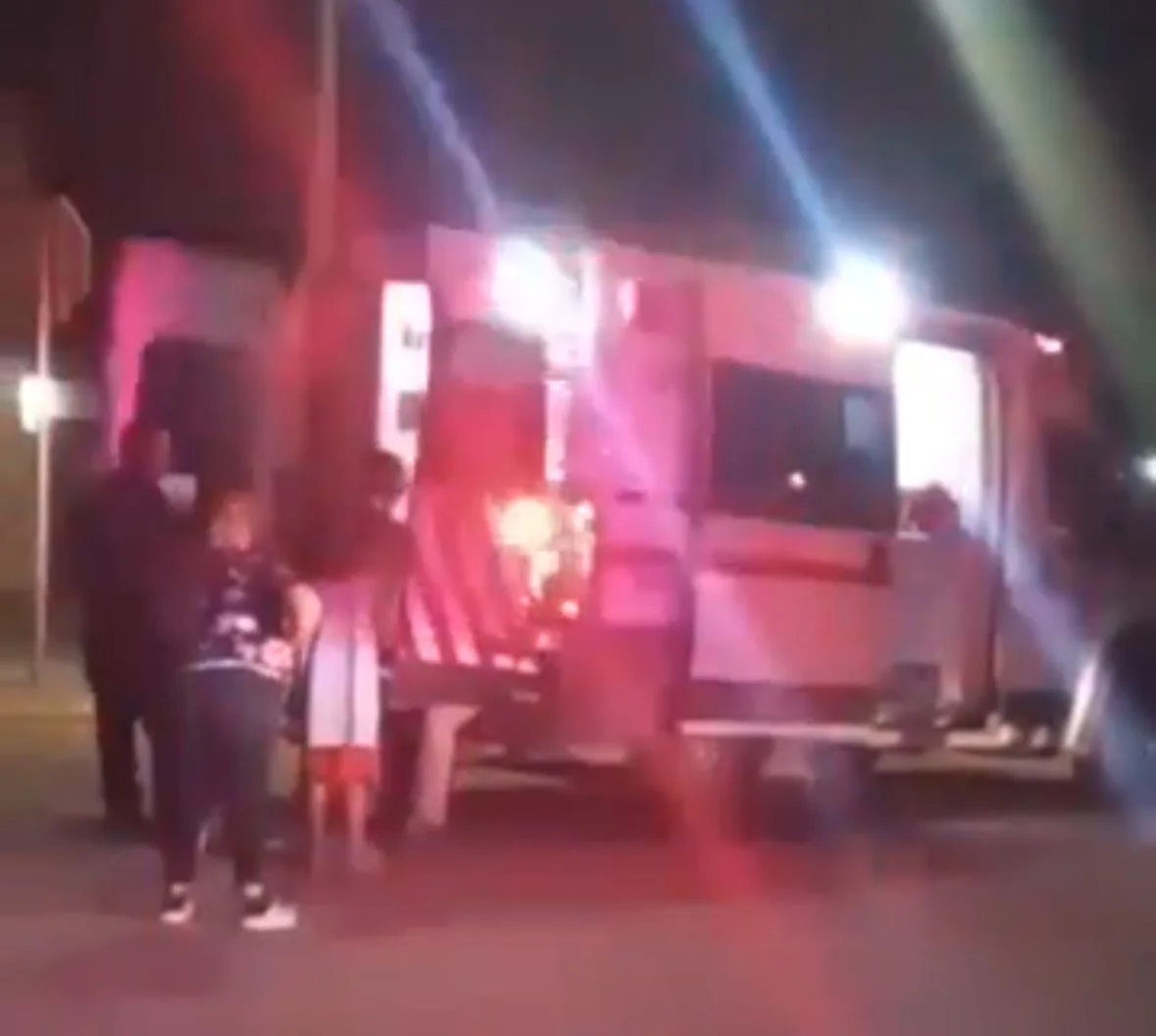 Choque frontal entre motos en Torreón deja un herido grave en la colonia Villas de la Huerta.